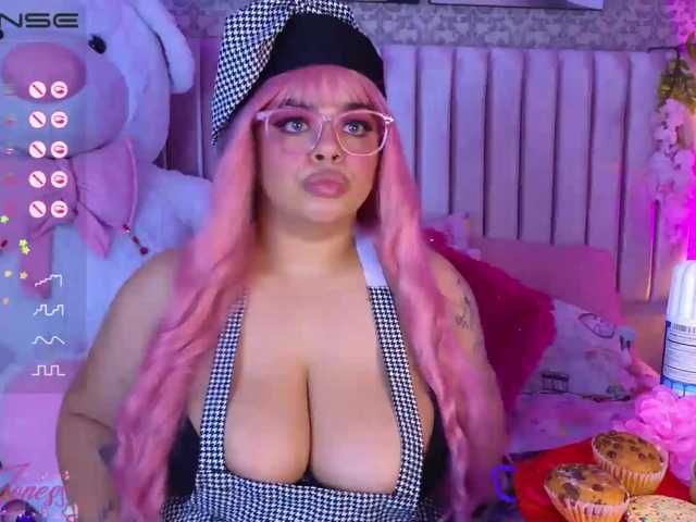 Fotoğraflar Miah-Joness1 ♥Super Sweet Cake lick and Smash ♥ honey let's lick your cake for every 50 tkns ♥ Smash Sweet Cake for 250 tkns ♥ @total @sofar @remain