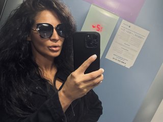 Erotik görüntülü sohbet Elvira_Mur