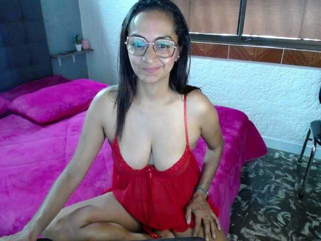 Fotoğraflar Miasmilee #mature#bigboobs#latina#feet#hot#