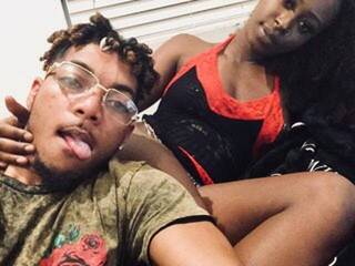 Erotik görüntülü sohbet Mikeandcoco