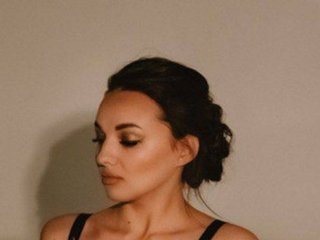 Erotik görüntülü sohbet Miki-Milash