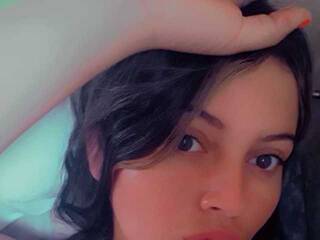 Erotik görüntülü sohbet MileyMoon