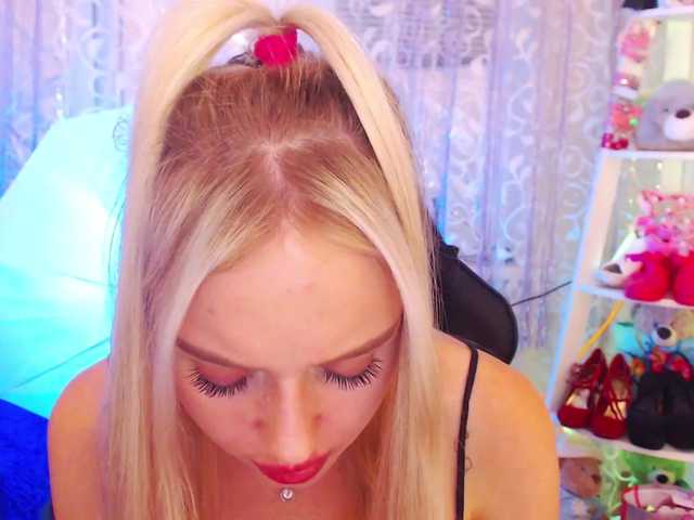 Fotoğraflar MindyKally com play with lovense and cum together ;3