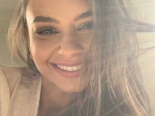 Erotik görüntülü sohbet Miss-Medison