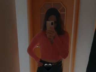Erotik görüntülü sohbet Molliea