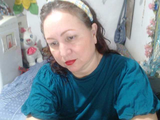 Fotoğraflar MommyQueen For today 200 tokens oil in my breasts .............. let's have fun my loves ...