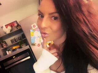 Erotik görüntülü sohbet MonicaGucci