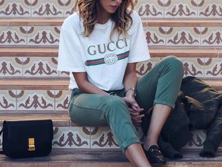 Erotik görüntülü sohbet MonicaGucci