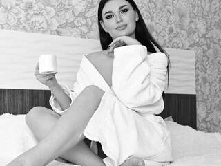 Erotik görüntülü sohbet Monika-Doll