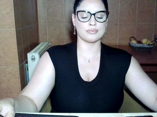Erotik görüntülü sohbet MoniqQuuen