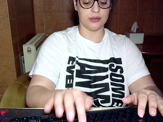 Erotik görüntülü sohbet MoniqQuuen