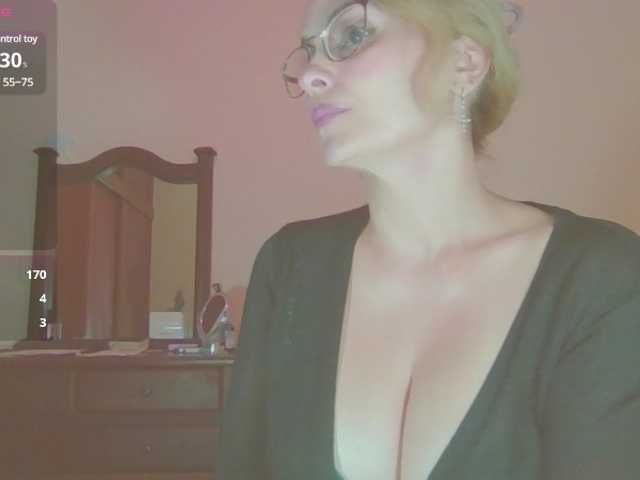 Fotoğraflar myloverlee In silence, the children are at home,With 1 tokens, active vibrator, wet my pussy...HORNY FOR YOU,FAV 55