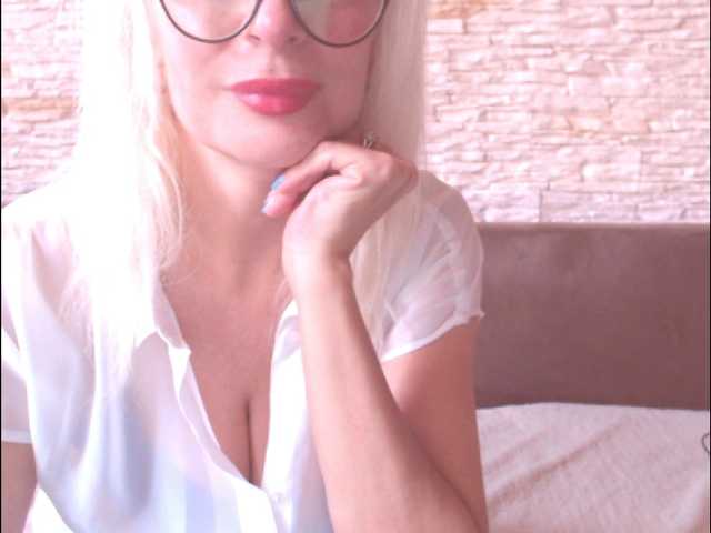 Fotoğraflar Dixie_Sutton Do you want to see more ? Let's have together for priv, Squirt show? see my photos and videos I collect for new glasses. Can you help me with this?you do not have the option priv? throw a big tip