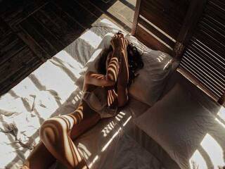 Erotik görüntülü sohbet NancyTray