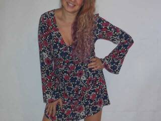 Erotik görüntülü sohbet NelleTEASE