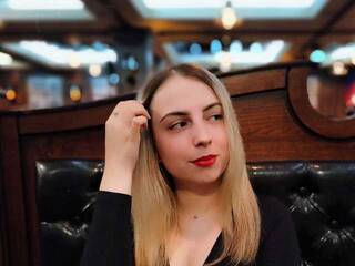 Erotik görüntülü sohbet NelleVanile