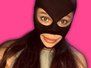 Erotik görüntülü sohbet Nickymask