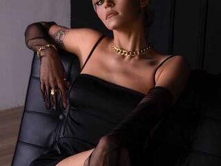 Erotik görüntülü sohbet NikaChase