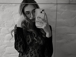 Erotik görüntülü sohbet NikkiBly