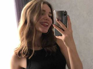 Erotik görüntülü sohbet NikkiRid