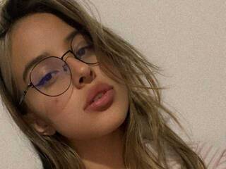 Erotik görüntülü sohbet NikolleWinner