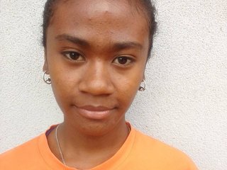 Erotik görüntülü sohbet NYRINAH