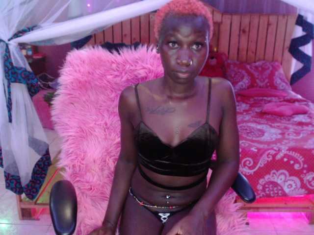 Fotoğraflar Okoye19 hey guys welcome to my room, dnt forget to add me as friend and request with a tip