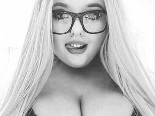 Erotik görüntülü sohbet ParisMalone