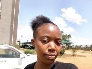 Erotik görüntülü sohbet PetiteLiza