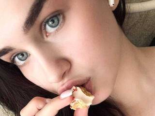 Erotik görüntülü sohbet plushflametwinklemeow