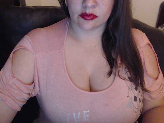 Fotoğraflar MiladyEmma hello guys I'm new and I want to have fun He shoots 20 chips and you will have a surprise #bbw #mature #bigtits #cum #squirt