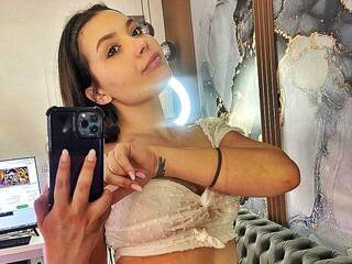 Erotik görüntülü sohbet RubyxBanks