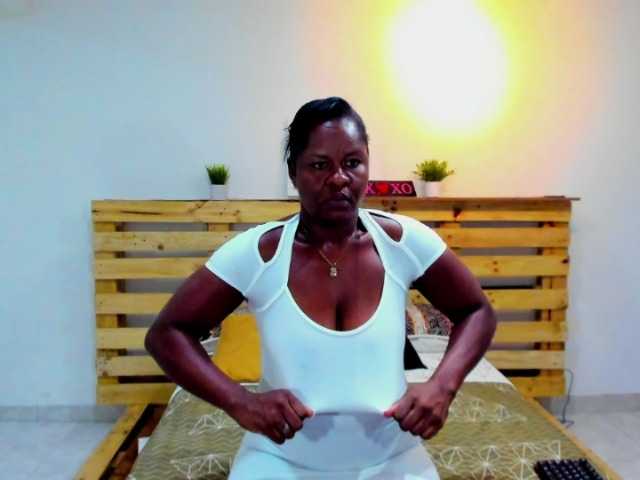 Fotoğraflar Rusita THIS MAMA IS HORNY AS HELL!! make me naked at 111tks // pussy play at 222tks // PVT GAMES OPEN// wanna eat my cake???#ebony #milf #latina