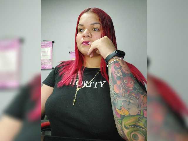 Fotoğraflar SaamyRed Hello guys, today I am in my work office, we are going to have a good time but without making a lot of noise, my love Lush is on, send me vibrations and make me moan of pleasure #curvy #bigass #squirt #cum #anal
