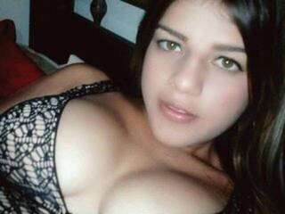 Erotik görüntülü sohbet SamyThomson