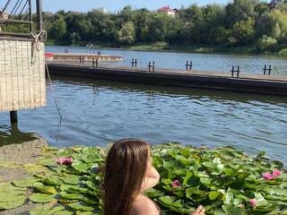 Erotik görüntülü sohbet SarraMelluBabe