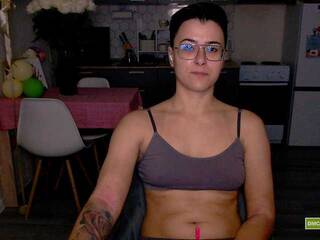 Erotik görüntülü sohbet Sashanotfound