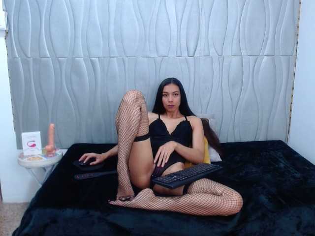 Fotoğraflar Scarlethevans Hi guys, happy nice day Do you like naughty girls? I hope you enjoy being by my side. Goal: ✨Naked and fuck her pussy real hard✨444 tokens #lovense #smalltits#new #skinny#bdsm
