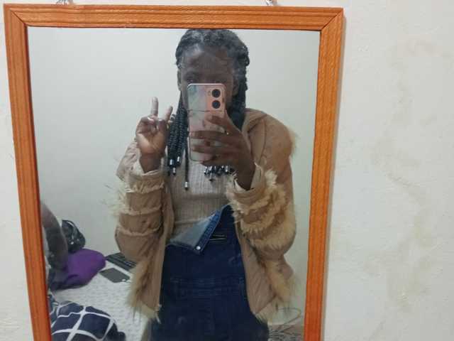 Profilin fotoğrafı Sexycharlet43