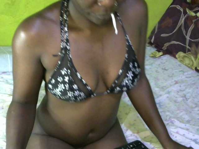 Fotoğraflar Sexydee02 hey am new lets chat have fun and mingle together #ebony #new