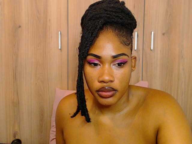 Yayın ekran görüntüleri SexyJuicyLips