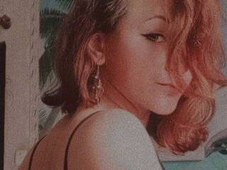 Erotik görüntülü sohbet ShineBonita