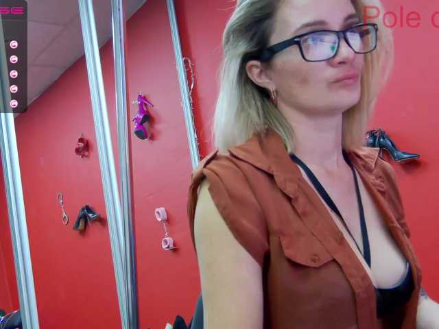 Fotoğraflar Simonacam2cam I'm glad to welcome you dear! The best compliment from you is tokens) I will also pamper you with naked tits for 100 tons, ass-50, legs-30. I will turn on your camera for 40 tons, I will play pranks in private or in a group and show you what it is buzz