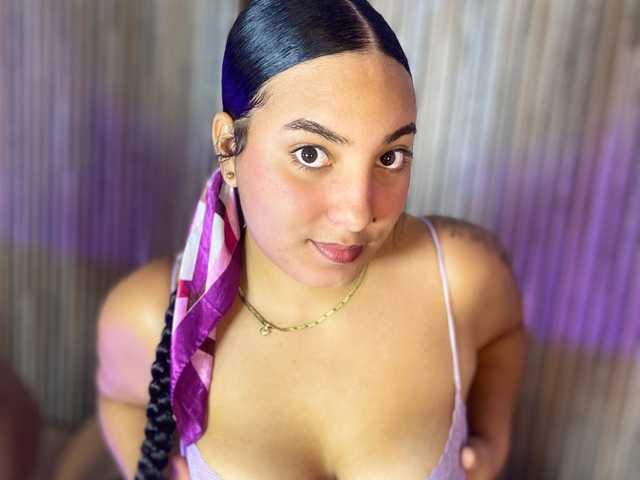 Profilin fotoğrafı Sophia-curvy1
