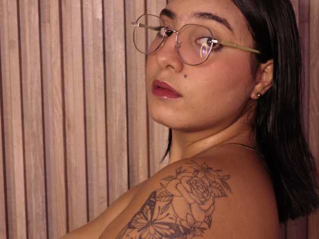 Profilin fotoğrafı Sophia-curvy1