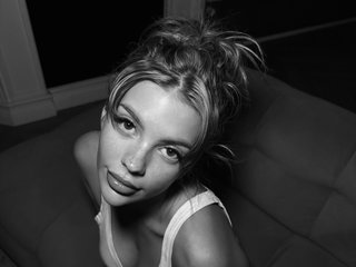 Erotik görüntülü sohbet SophieFleurr