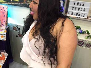 Erotik görüntülü sohbet SophyFox