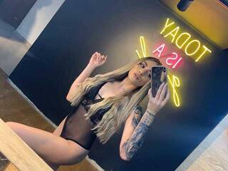 Erotik görüntülü sohbet SunnyWayne