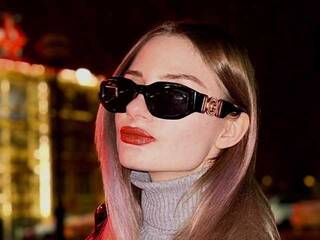 Erotik görüntülü sohbet _Brightgirl_