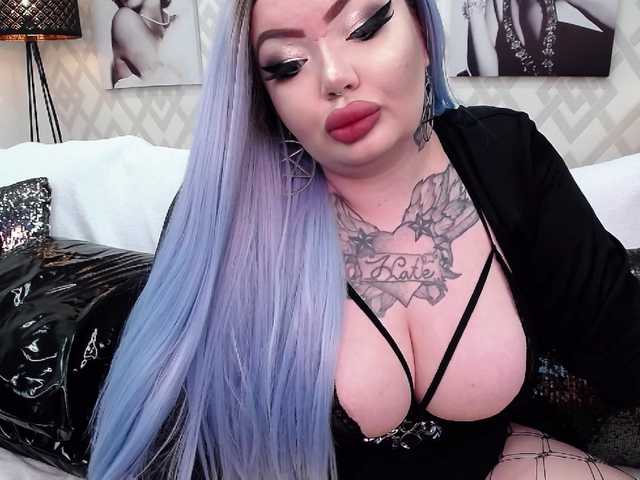 Fotoğraflar SavageQueen Welcome in my rooom! Tattooed busty fuck doll with perfect deepthroat skills and more and more. Wanna play? Tip your Queen! Kisses :)